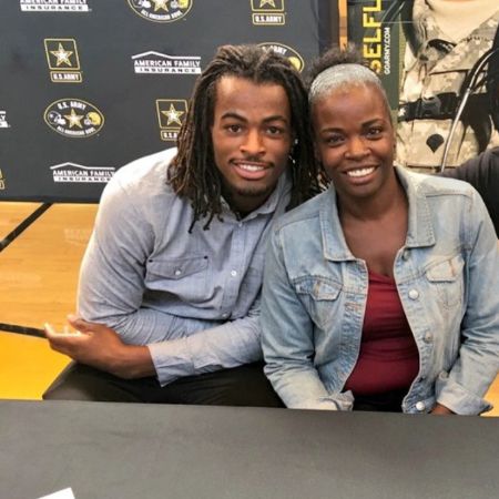 Najee Harris caught on the camera with his mother.
